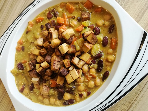 Veganes buntes Wohlfühl Curry