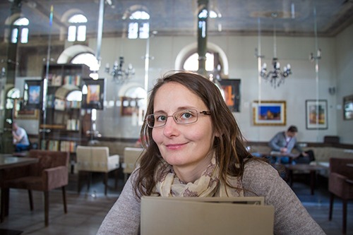 Lesefreude im Synagoge Cafe in Trnava