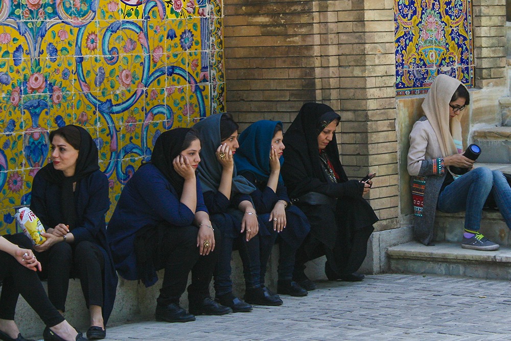 Iranische Frauen beim Golestan Palast