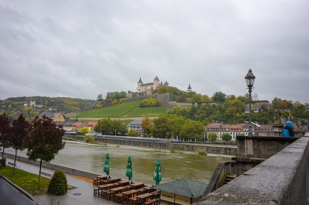 Blick auf die Festung Marienberg von der Alten Mainbrücke